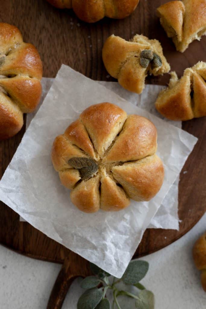 Pumpkin-Shaped Dinner Rolls with strings removed