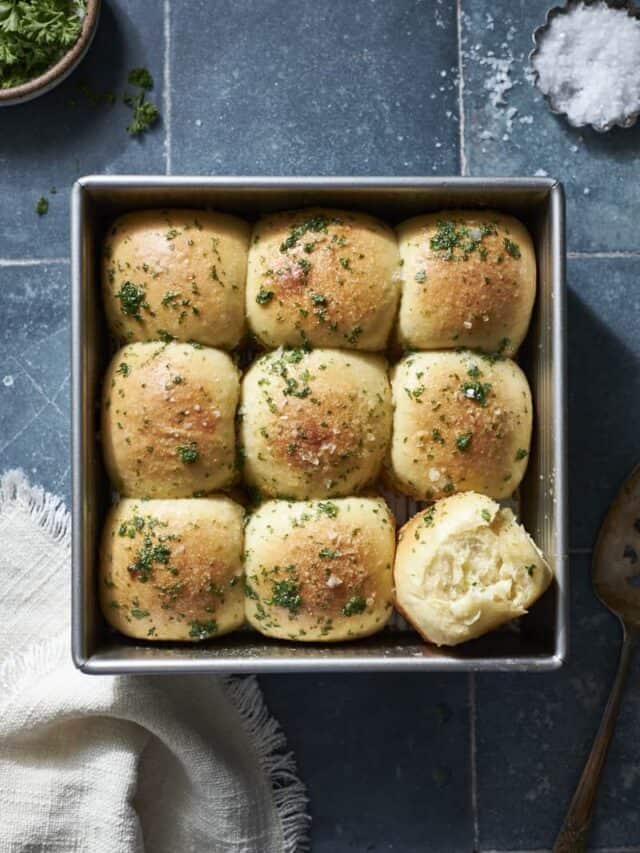 Sourdough Discard Garlic Rolls