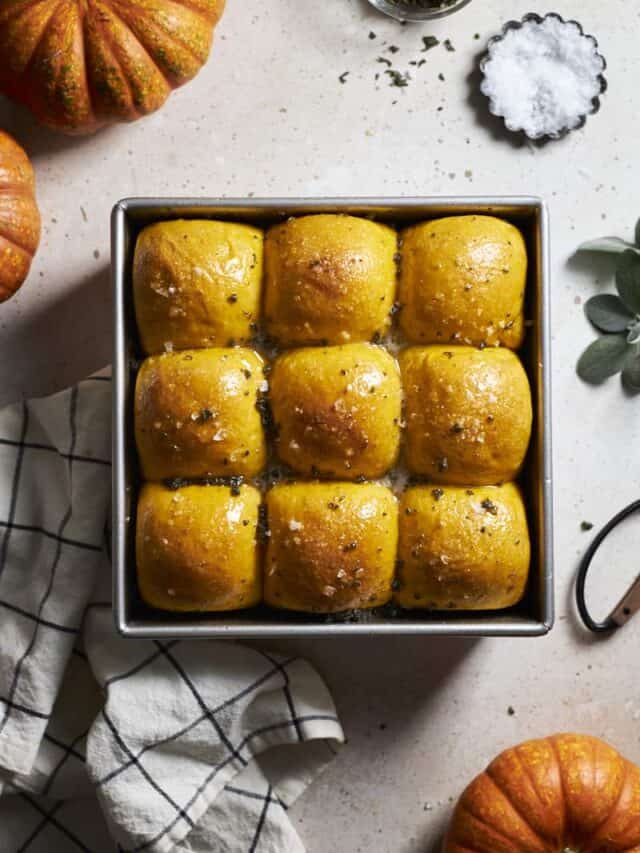 Sourdough Discard Pumpkin Dinner Rolls