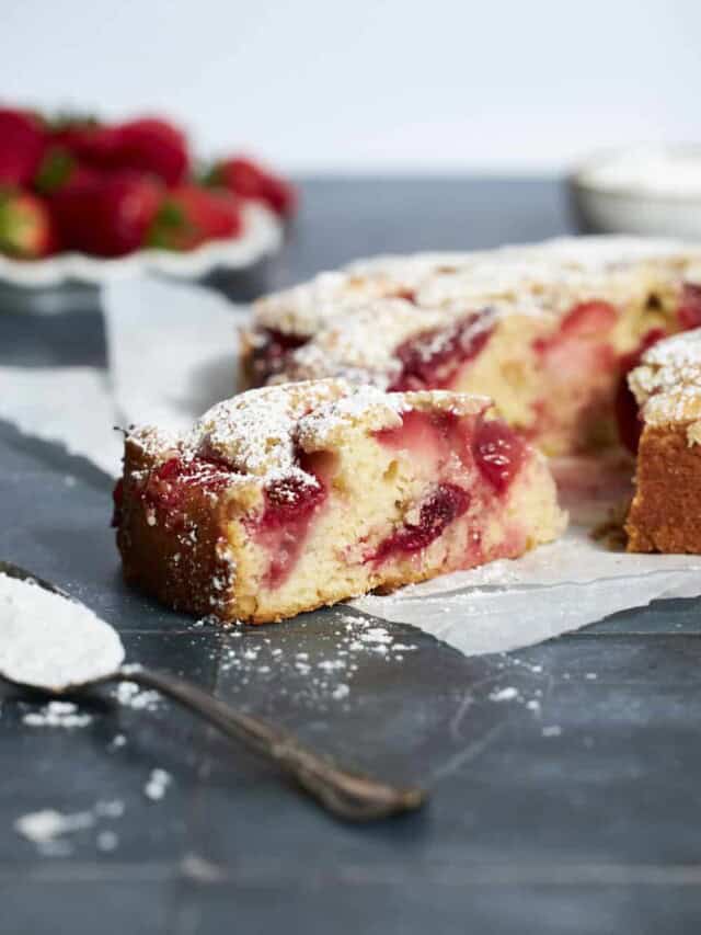 Sourdough Discard Strawberry Cake