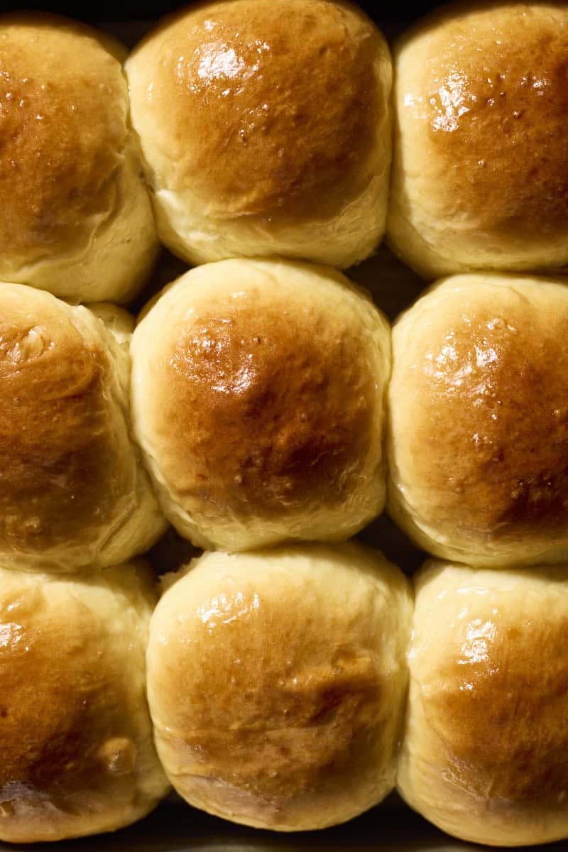 An overhead view of Hawaiian Dinner Rolls.