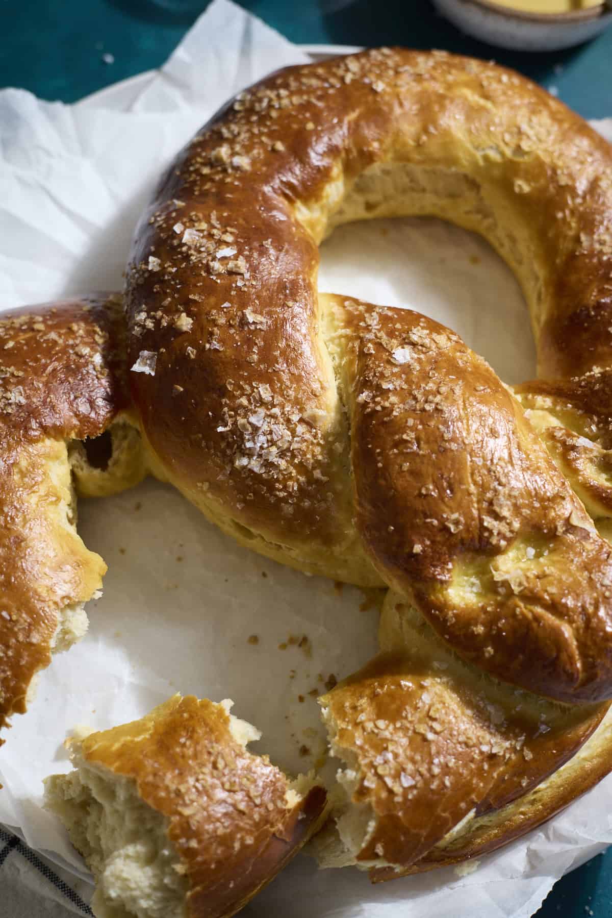 Closeup of the salt on top of the finished pretzel.